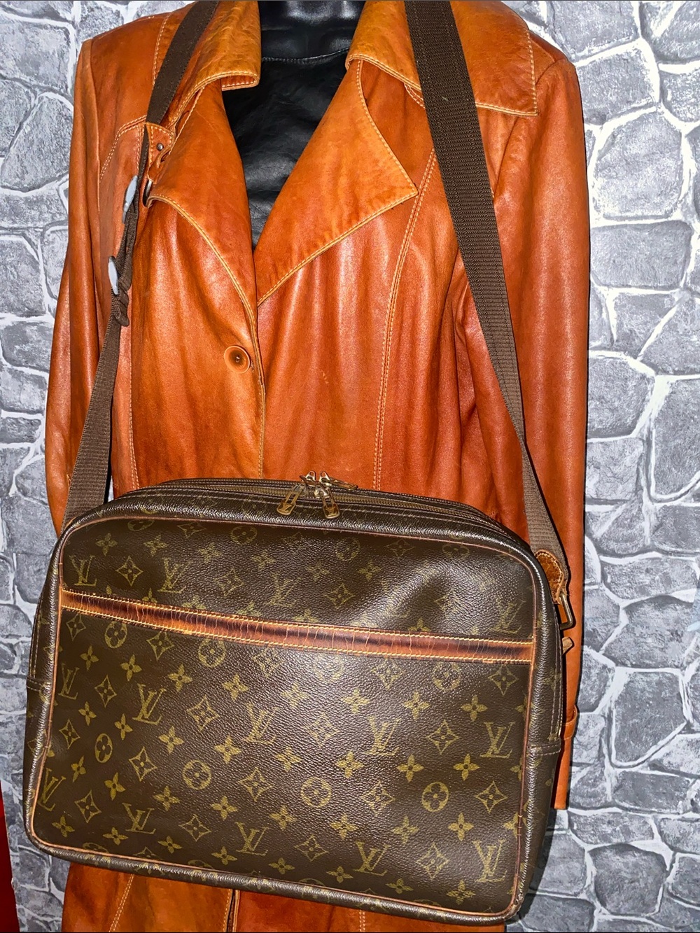 Authentic Louis Vuitton Monogram Reporter GM Messenger Crossbody Bag